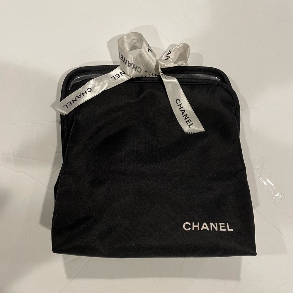 💯 Chanel Makeup Bag - Picture 3 of 12